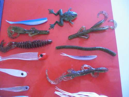 25 PACKETS OF SOFT LURES. FOR BASS AND DROP SHOT FISHING.